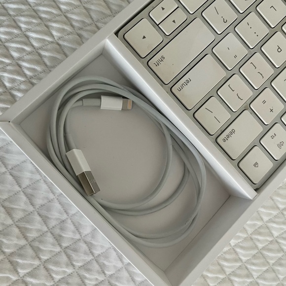 Apple Wireless Keyboard - Picture 2 of 11
